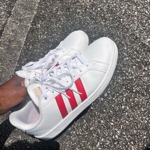 SOLD‼️‼️‼️ Adidas Classic White and Red Sneakers